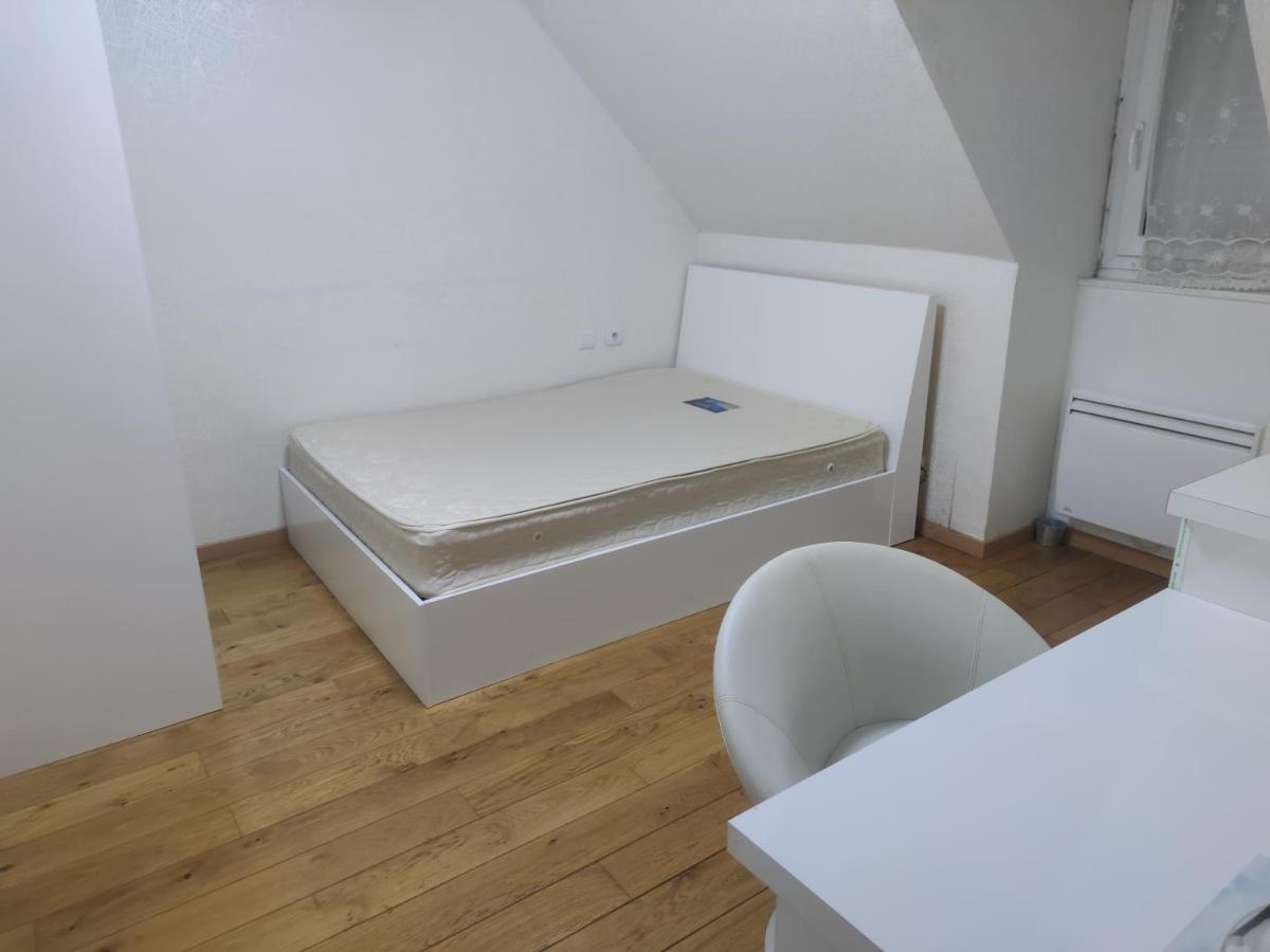 Chambre Privee A Bobigny -Salle De Bain Et Toilettes Communes, Pas De Cuisine, Check-In Apres 19H بوبْئيني المظهر الخارجي الصورة